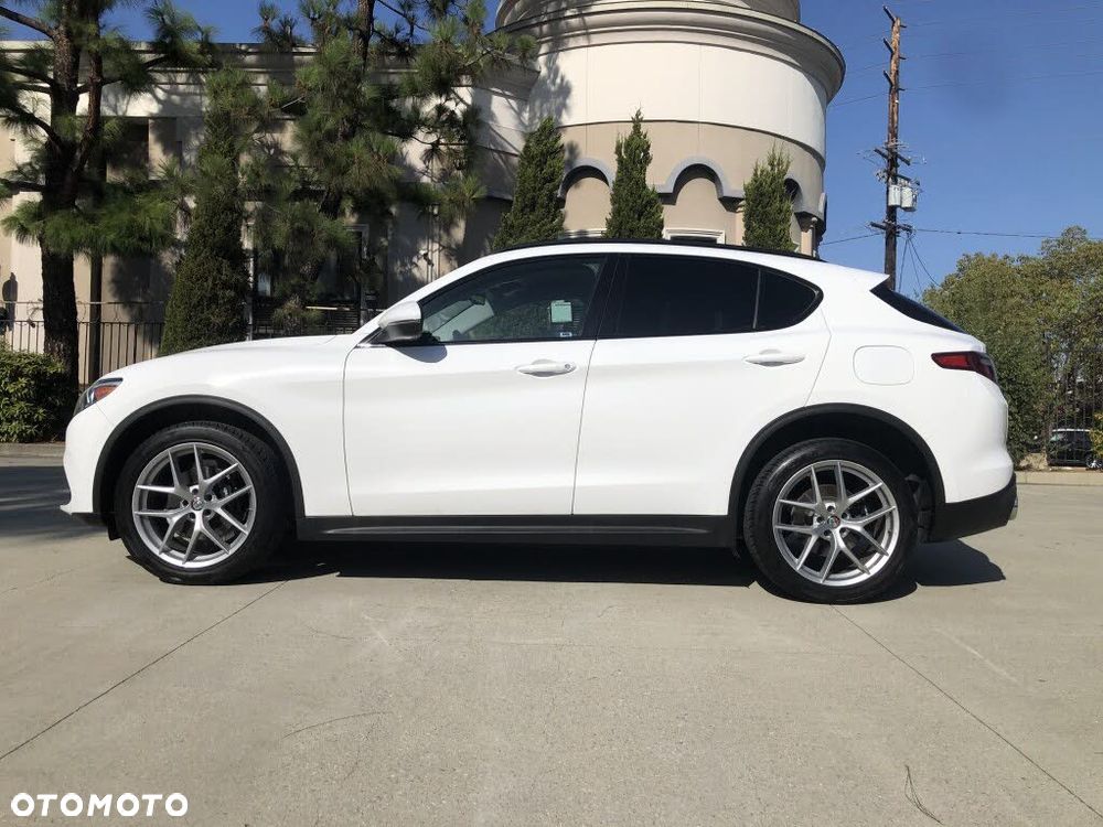 Alfa Romeo Stelvio 2.0 Turbo 16V AT8-Q4 Lusso - 2
