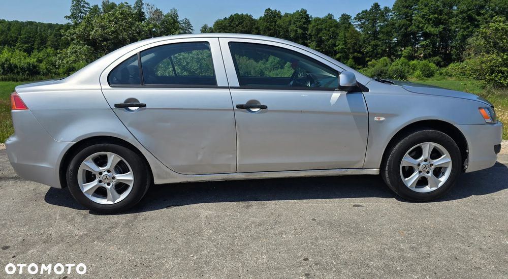 Mitsubishi Lancer 1.5 Inform - 9