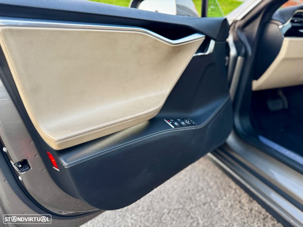Tesla Model S 85 - 19