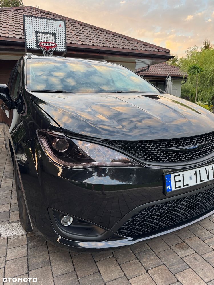 Chrysler Pacifica - 1