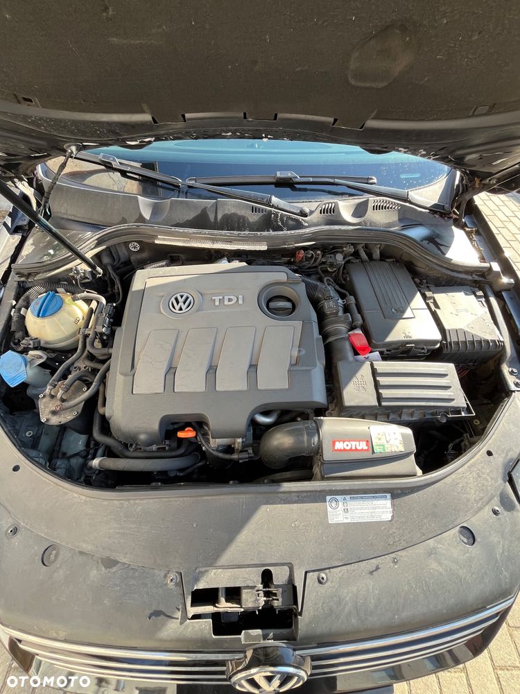 Volkswagen Passat 1.6 TDI DPF BlueMot Comfortline - 4