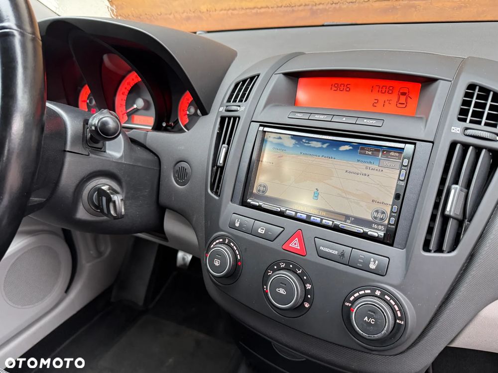Kia Ceed - 11