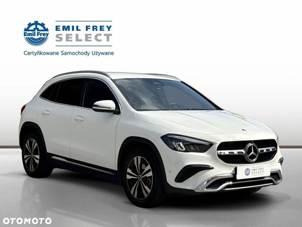 Mercedes-Benz GLA - 8