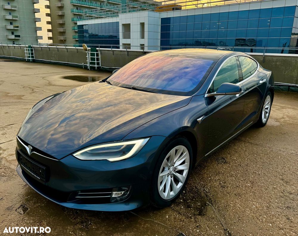 Tesla Model S - 4