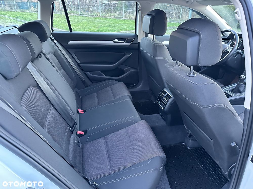 Volkswagen Passat 2.0 TDI SCR Comfortline - 16