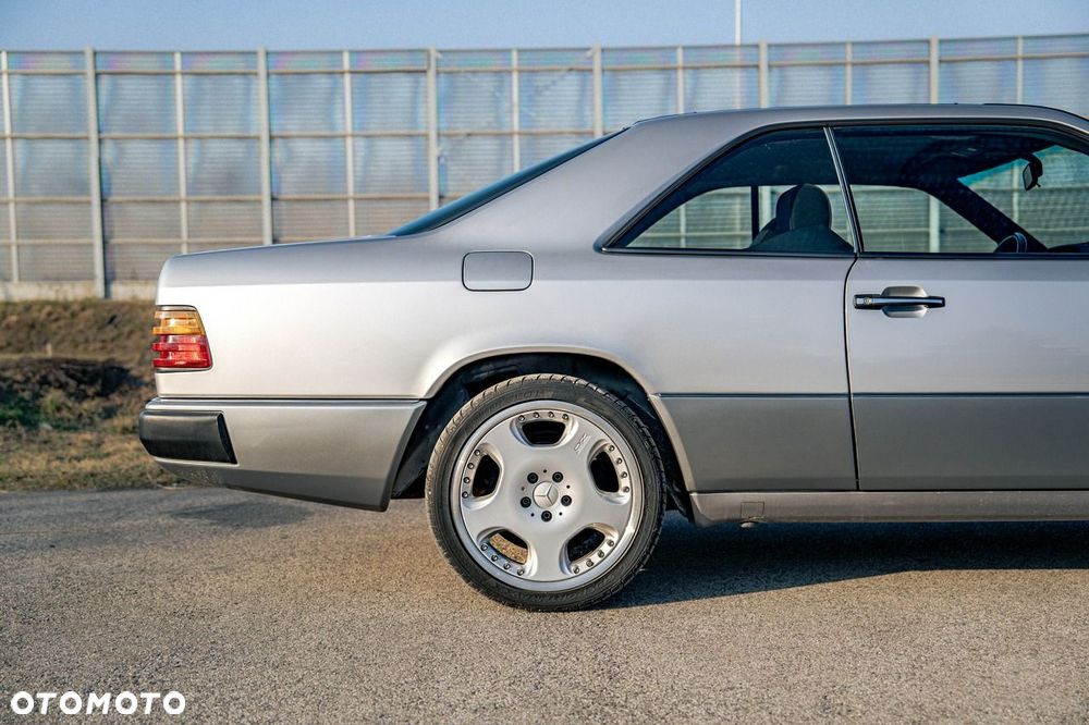 Mercedes-Benz Klasa E 320 - 9