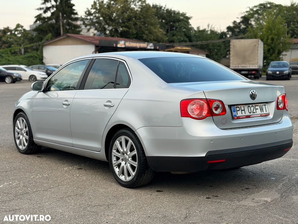 Volkswagen Jetta 2.0 TDI Comfortline - 10