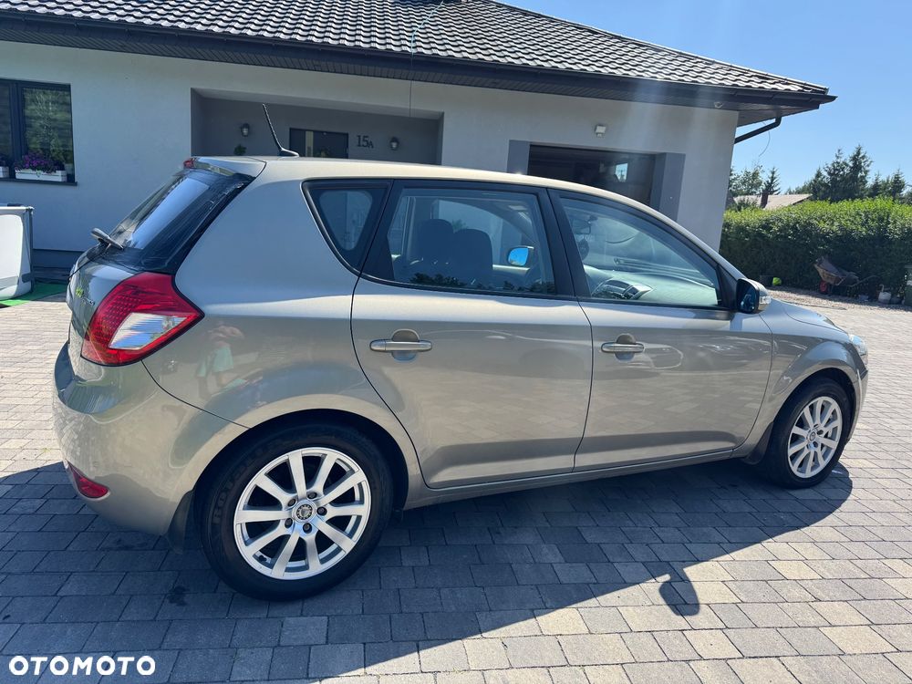 Kia Ceed 1.6 Crdi Comfort + - 6
