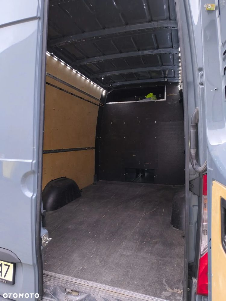 Mercedes-Benz Sprinter - 9