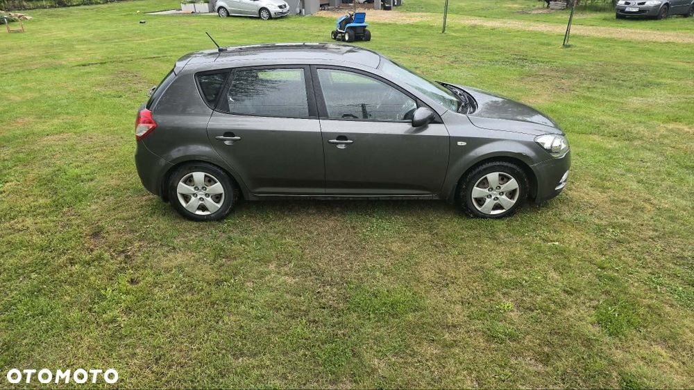 Kia Ceed - 4