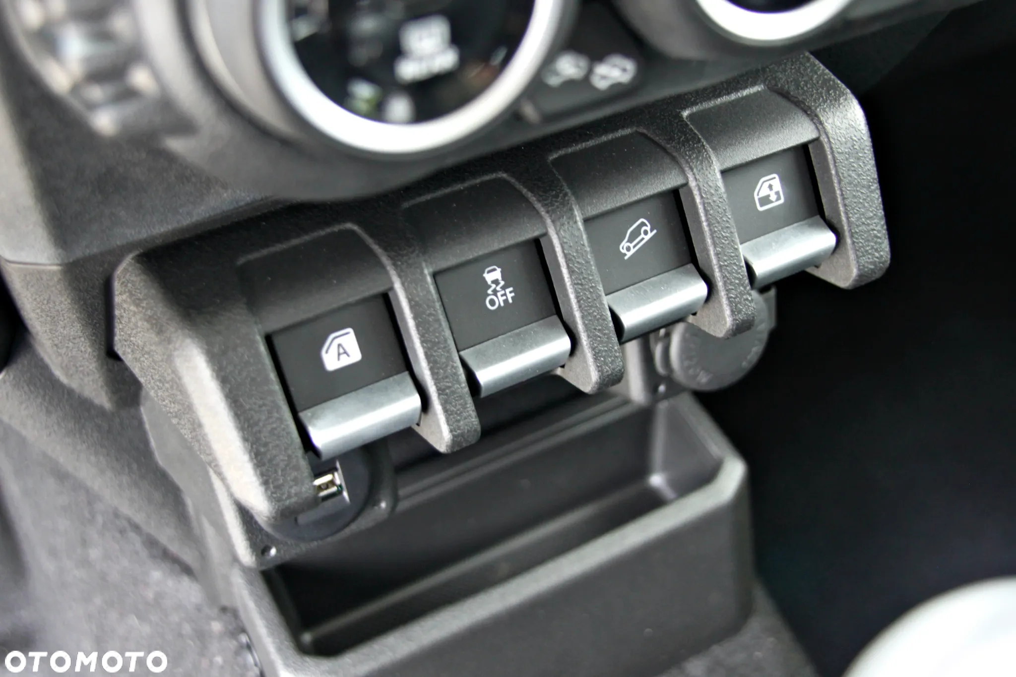 Suzuki Jimny 1.5 Premium - 28