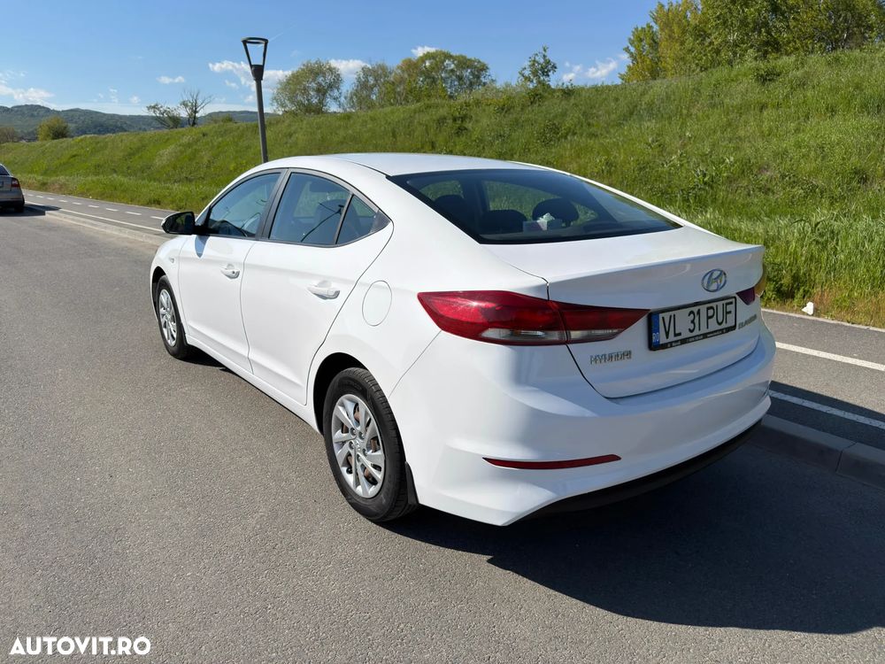 Hyundai Elantra 1.6 CRDI Comfort - 4