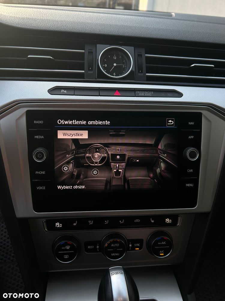 Volkswagen Passat 2.0 TDI SCR DSG Comfortline - 30