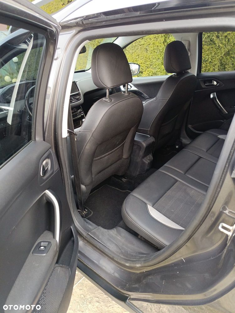Peugeot 2008 1.6 BlueHDi Allure - 9