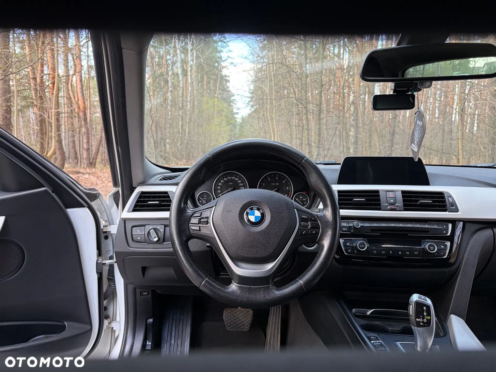 BMW Seria 3 318d Sport Line Shadow - 24