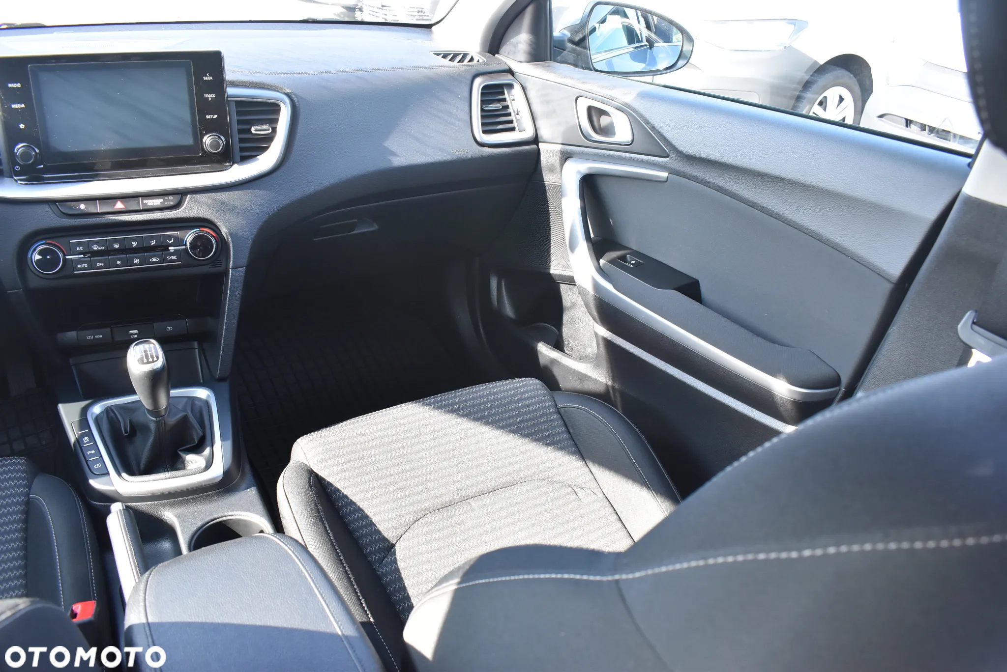 Kia Ceed 1.5 T-GDI M - 21
