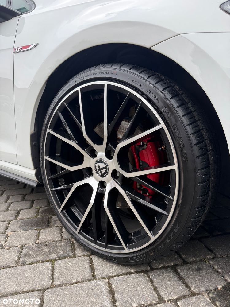 Volkswagen Golf GTI (BlueMotion Technology) - 40