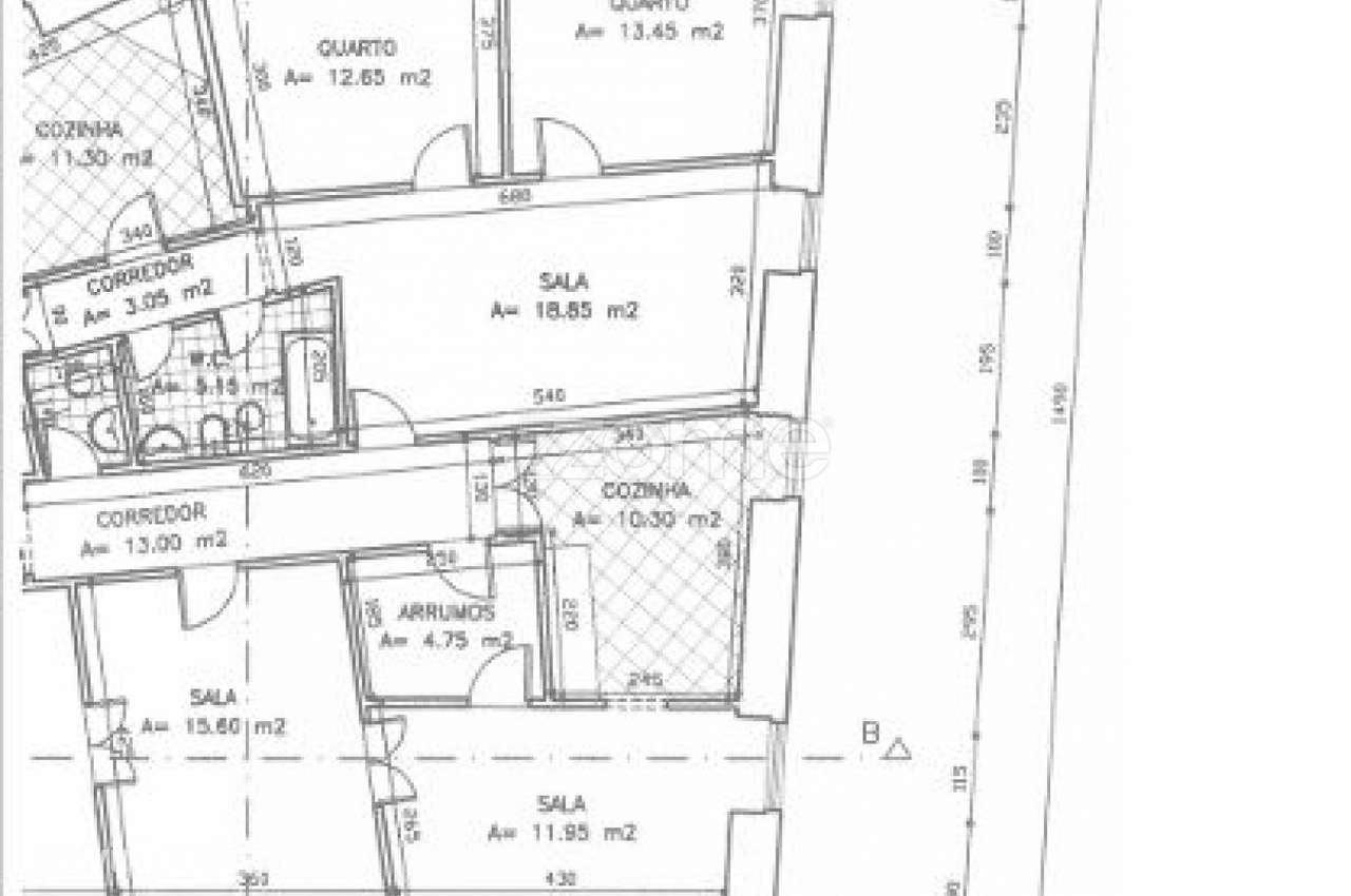 Moradia para recuperar com loja, garagem e arrumos - Grande imagem: 2/20