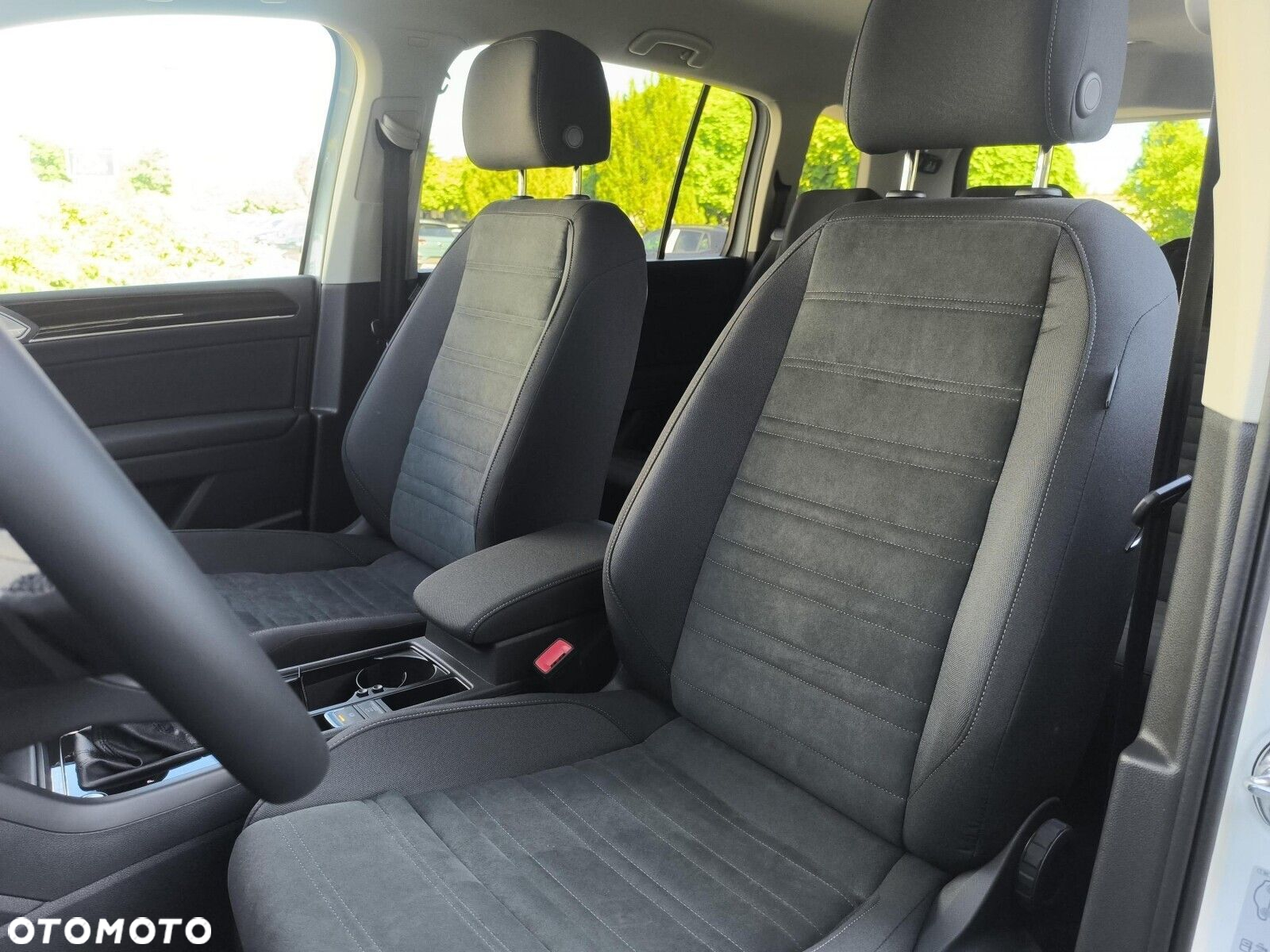 Volkswagen Touran - 11