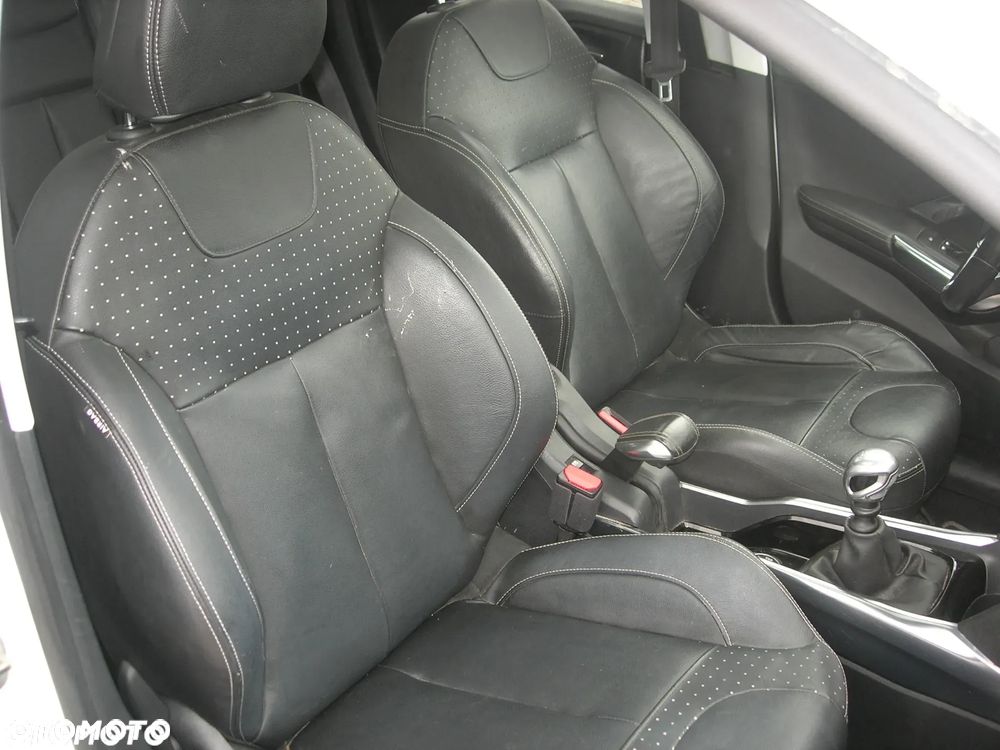 Peugeot 2008 1.6 e-HDi Allure S&S - 23