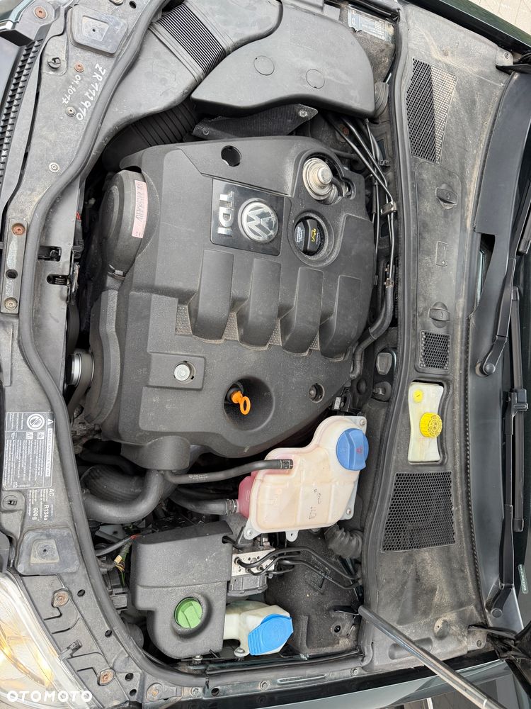 Volkswagen Passat 1.9 TDI 4Motion Highline - 24