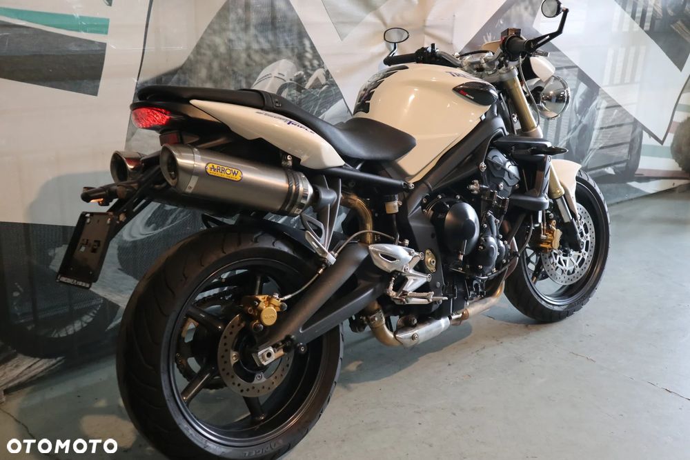 Triumph Street Triple - 23