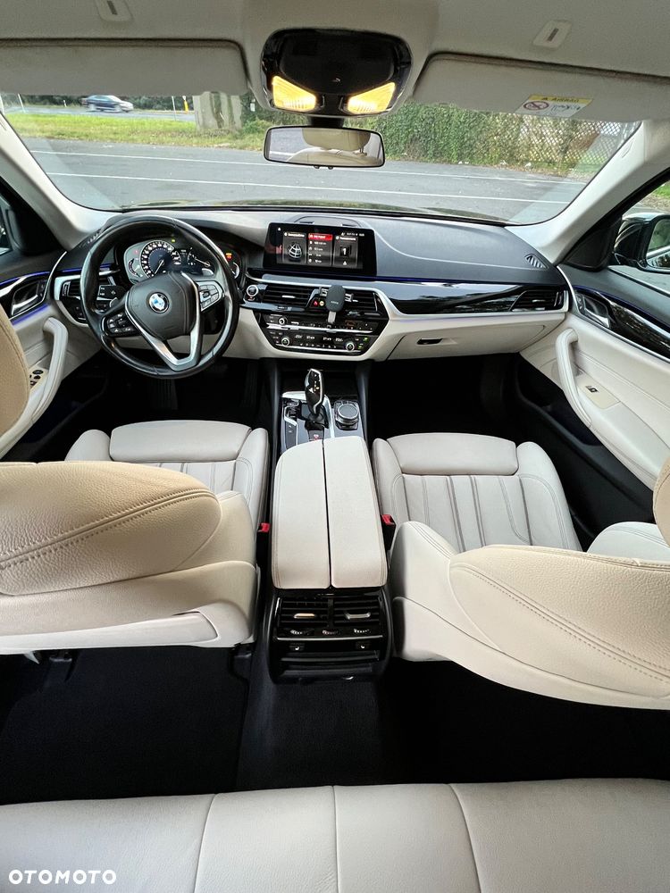 BMW Seria 5 520d xDrive - 16