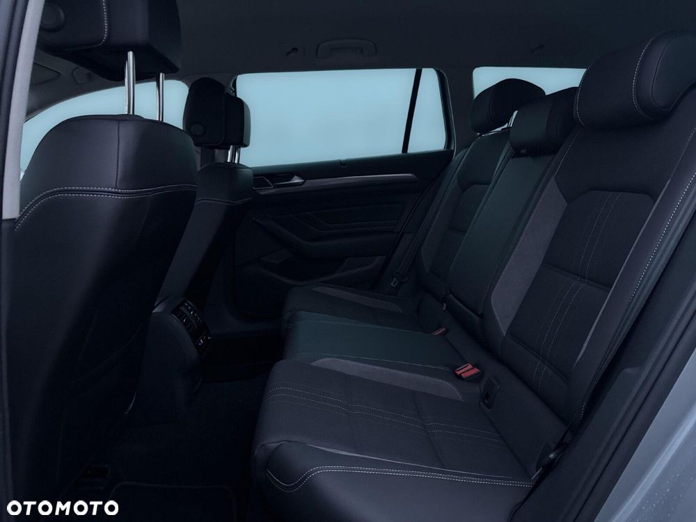 Volkswagen Passat - 13