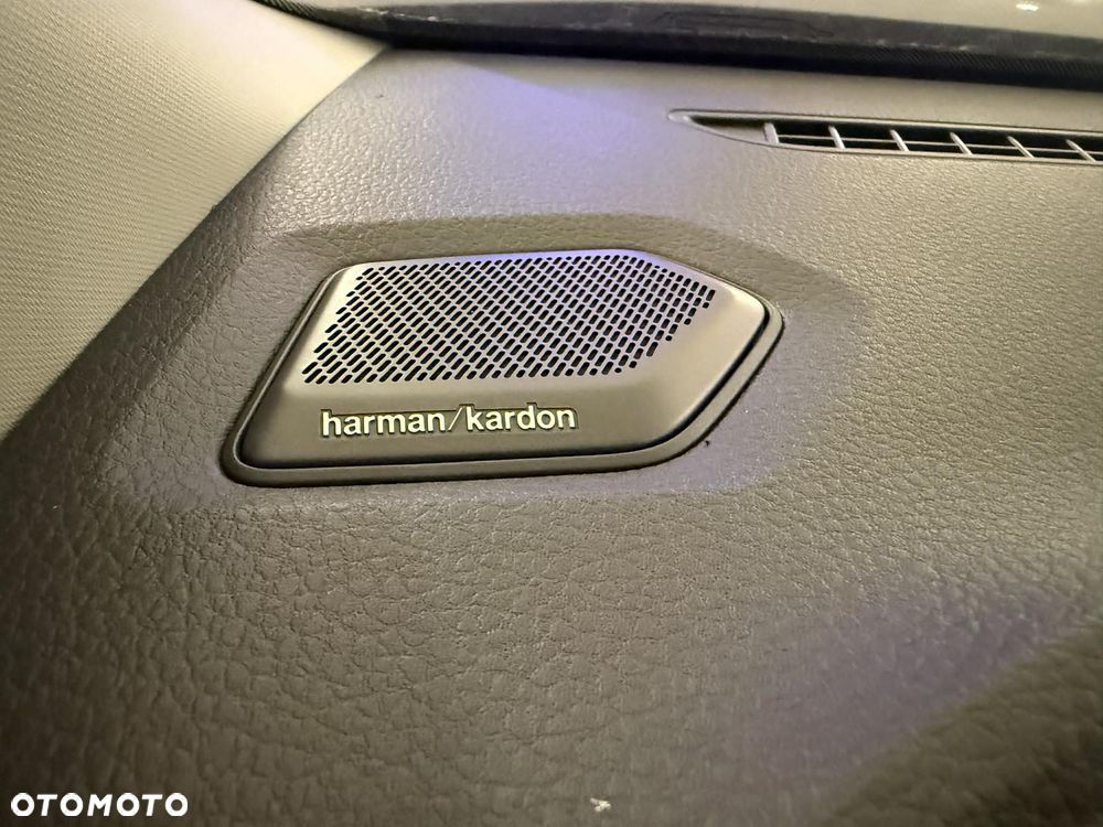 Volkswagen Caravelle - 17