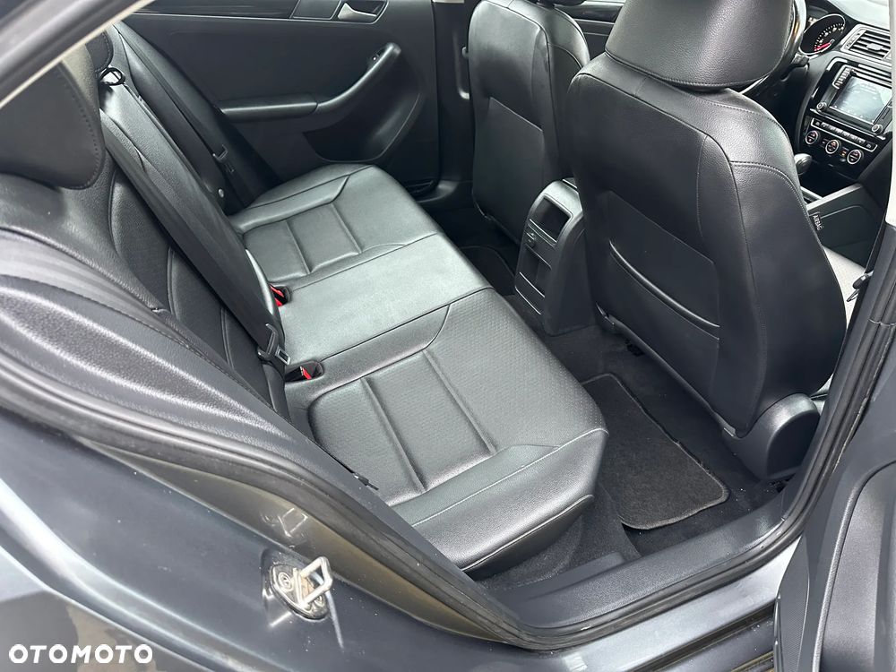 Volkswagen Jetta - 17