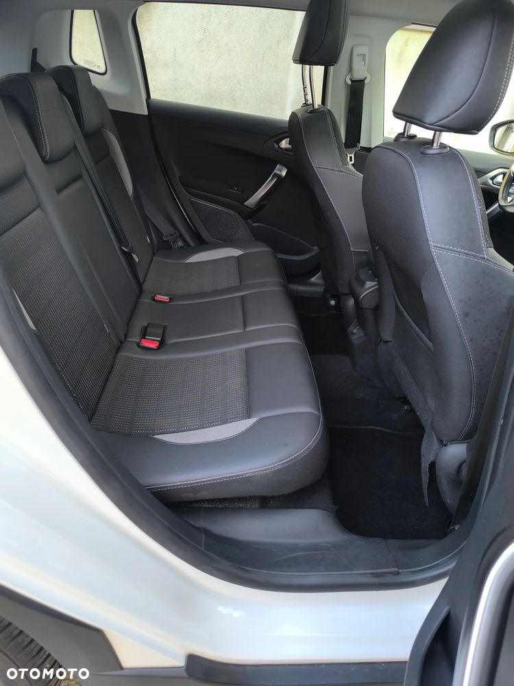 Peugeot 2008 1.2 Pure Tech Allure S&S EAT6 - 19