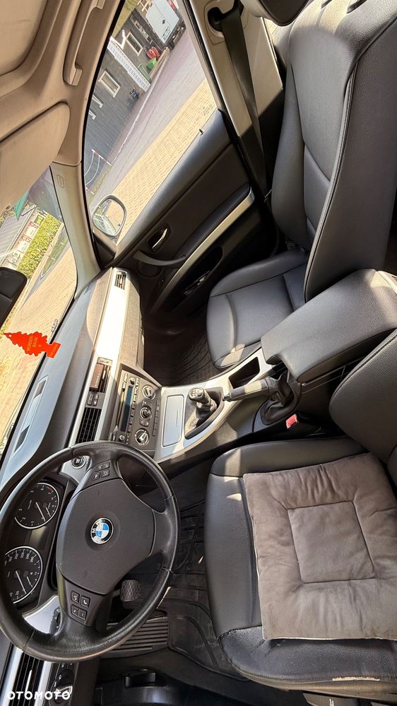 BMW Seria 3 318i - 12