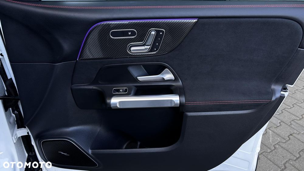 Mercedes-Benz GLB 200 d 4-Matic AMG Line 8G-DCT - 28