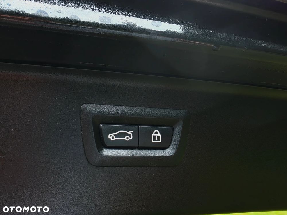 BMW Seria 5 525d Sport-Aut Luxury Line - 36