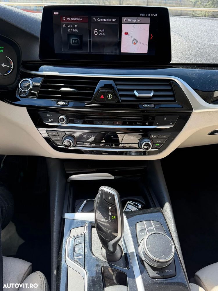 BMW Seria 5 530d xDrive AT - 30