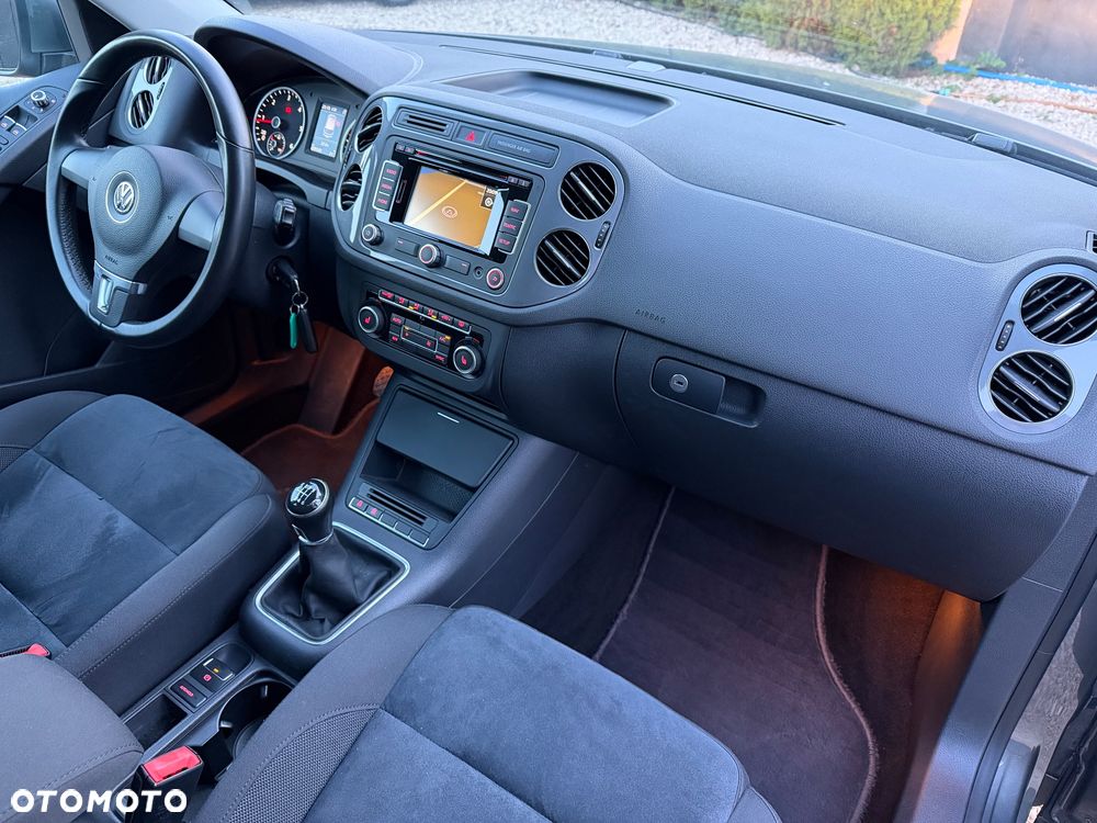 Volkswagen Tiguan 2.0 TDI DPF BlueMotion Technology Lounge Sport & Style - 32