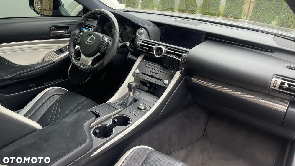 Lexus RC F Carbon - 13