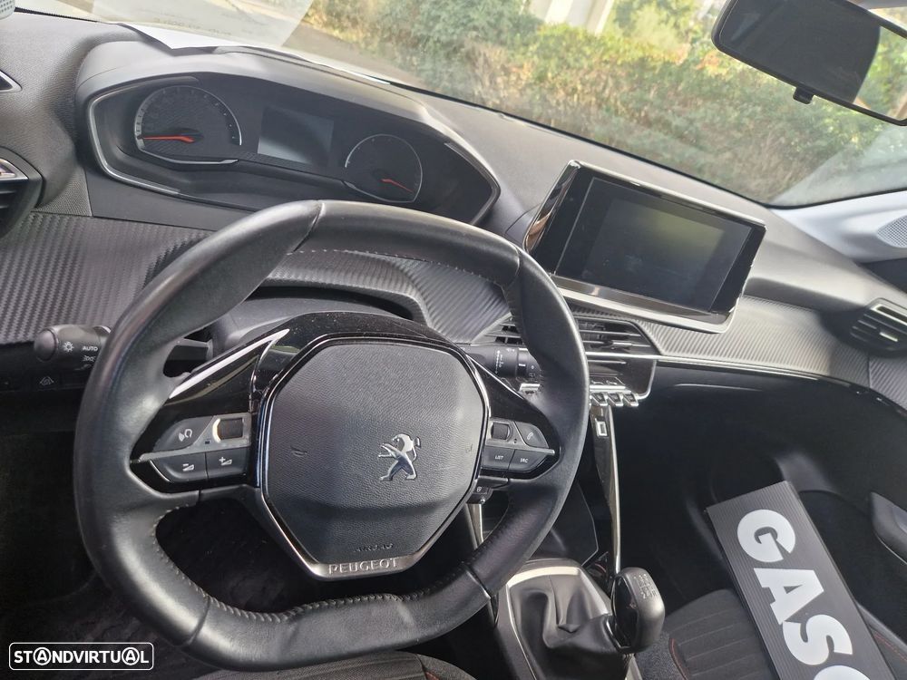 Peugeot 208 - 5