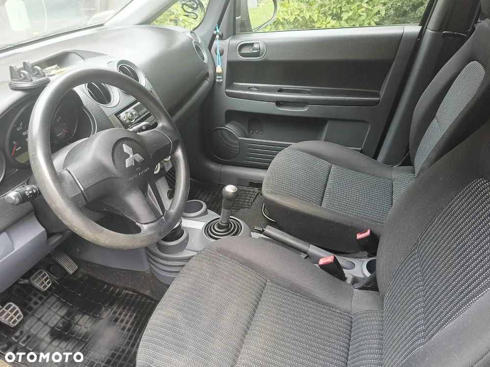 Mitsubishi Colt - 4