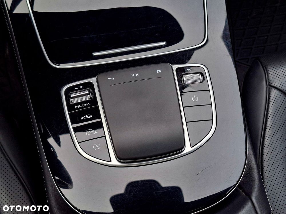 Mercedes-Benz CLS - 24