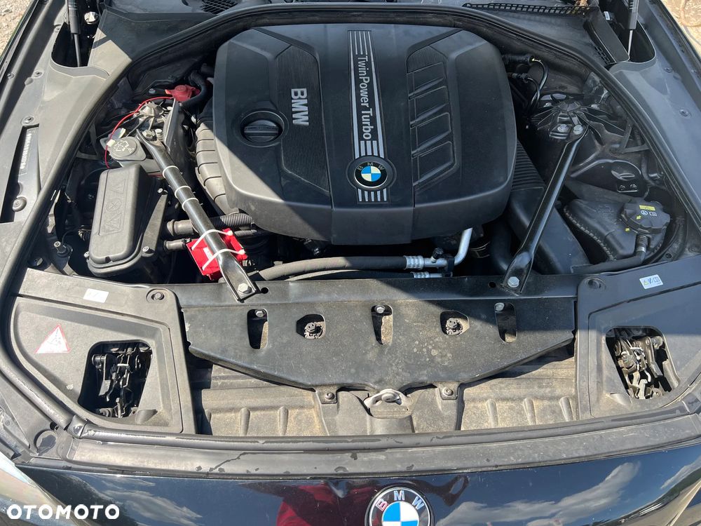 BMW Seria 5 525d xDrive Sport-Aut - 9