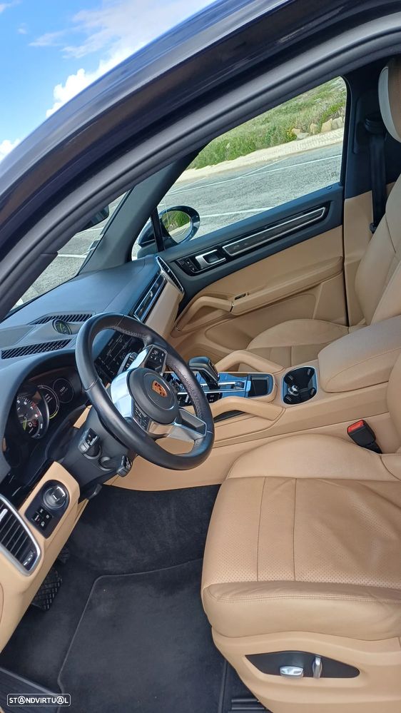 Porsche Cayenne - 8