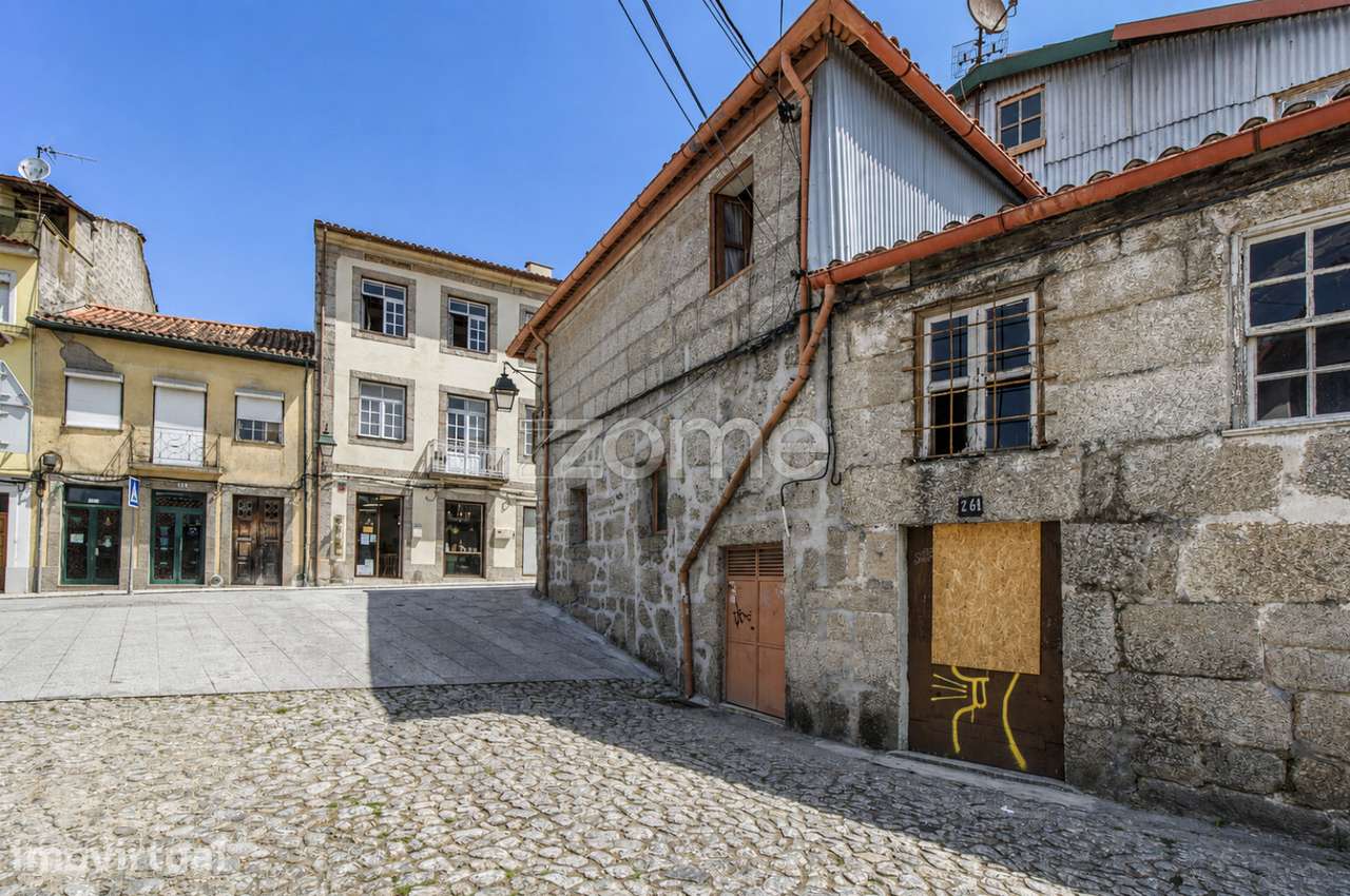 Prédio no centro de Guimarães - Grande imagem: 3/18