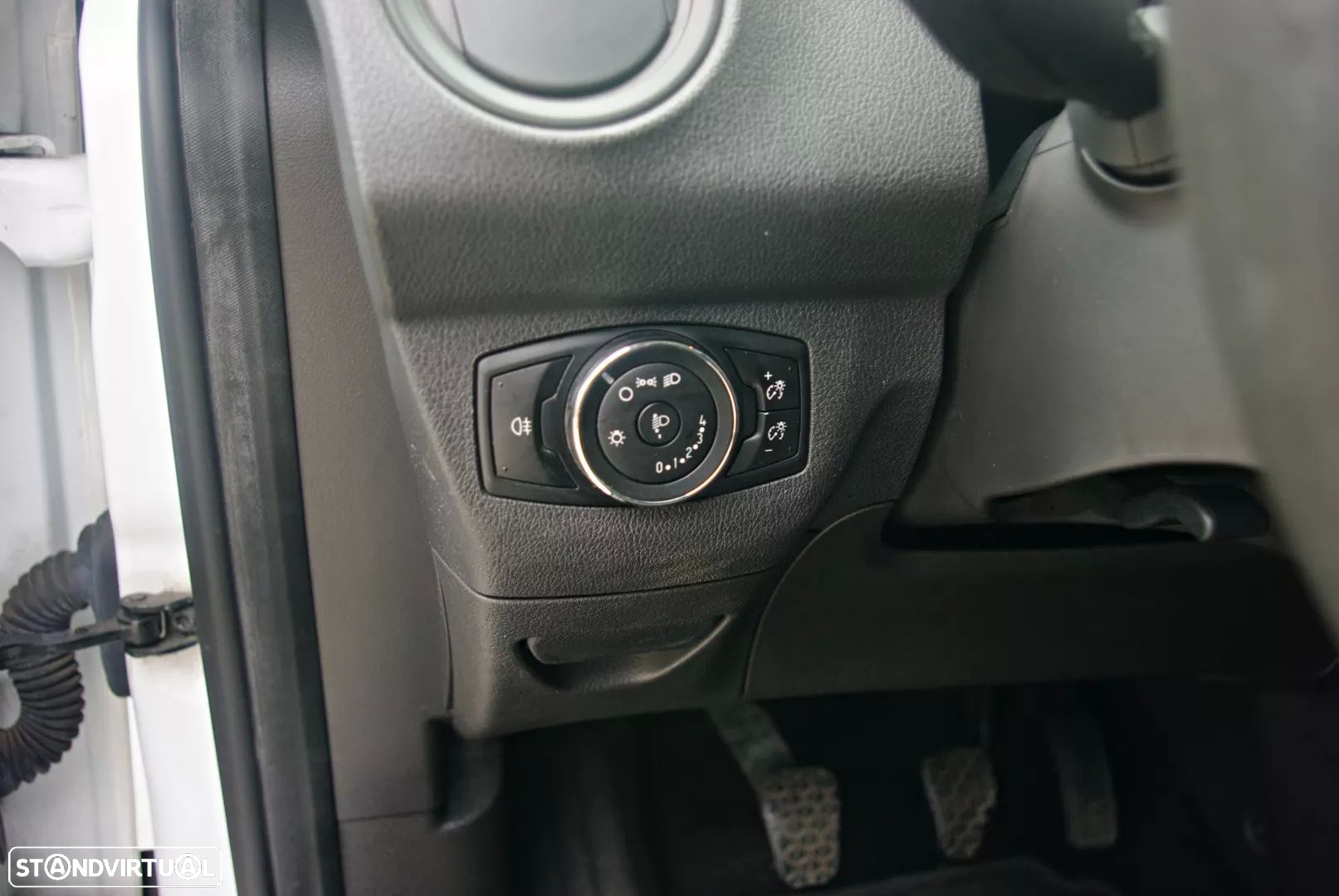 Ford Tourneo Courier 1.5 TDCi Ambiente - 24