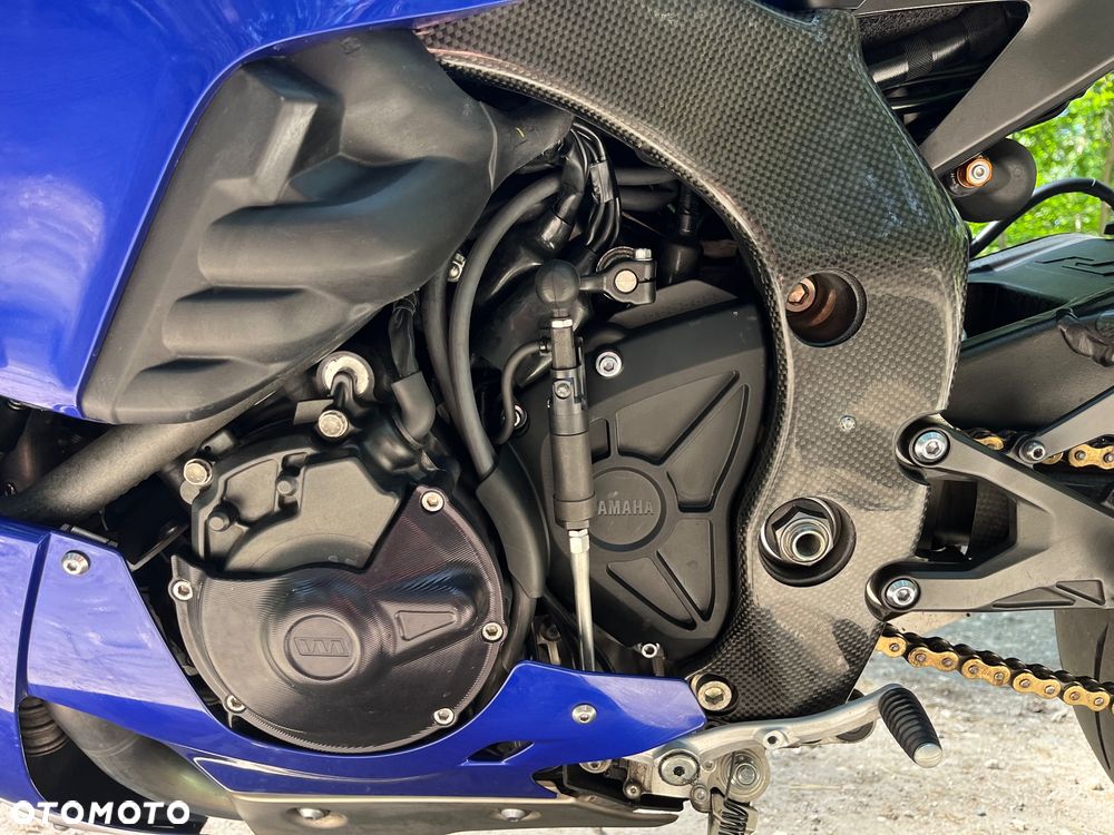 Yamaha R1 - 4