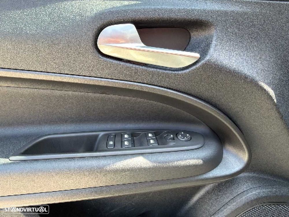 Jeep Avenger 1.2 TG Altitude — fotografia 17