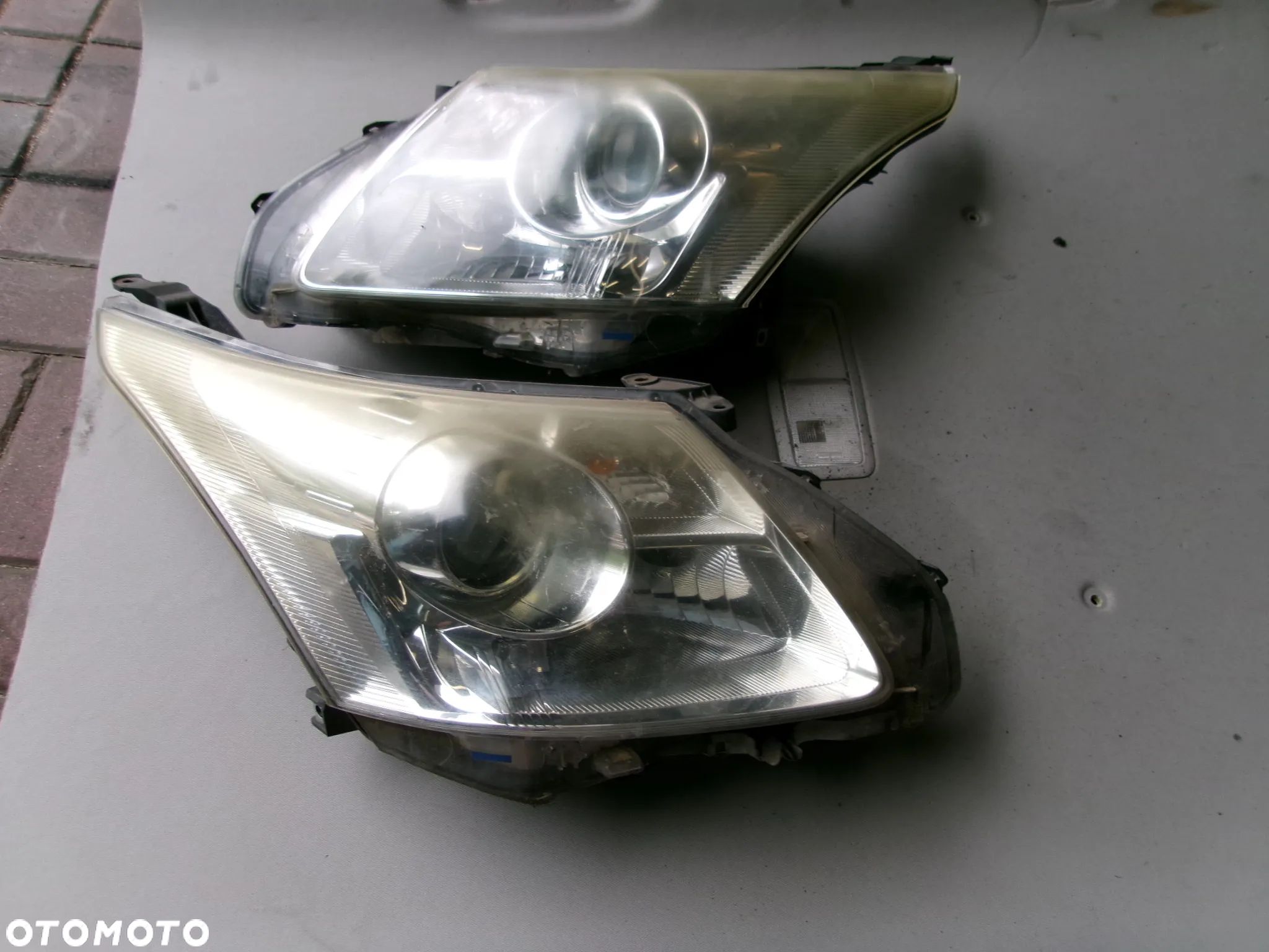 LAMPA LAMPY PRZÓD PRAWA LEWA TOYOTA AVENSIS T27 09-12 UK - 1