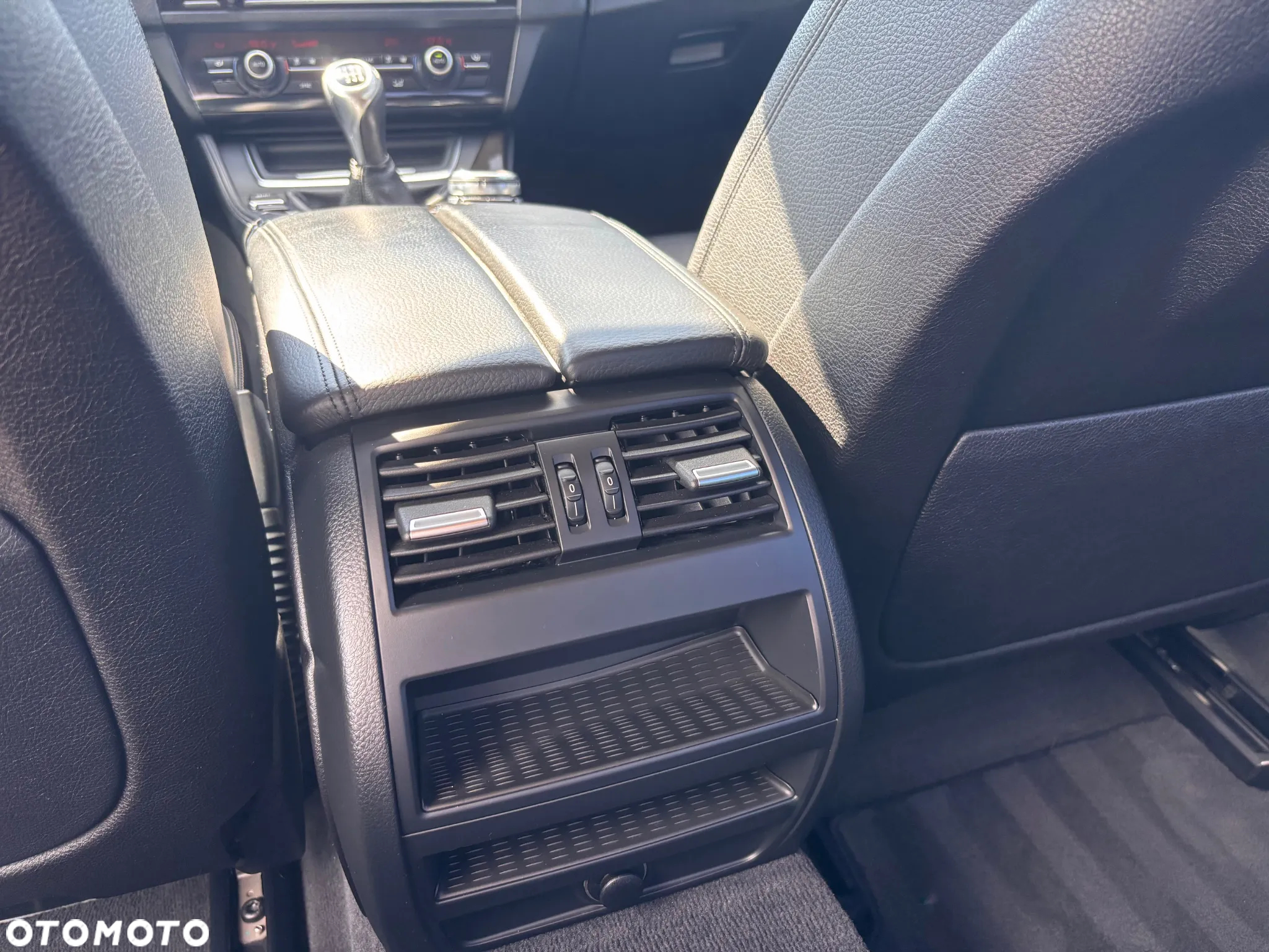 BMW Seria 5 518d - 32