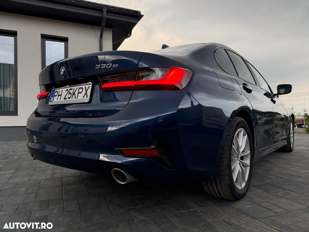 BMW Seria 3 330e Aut. Luxury Line - 4