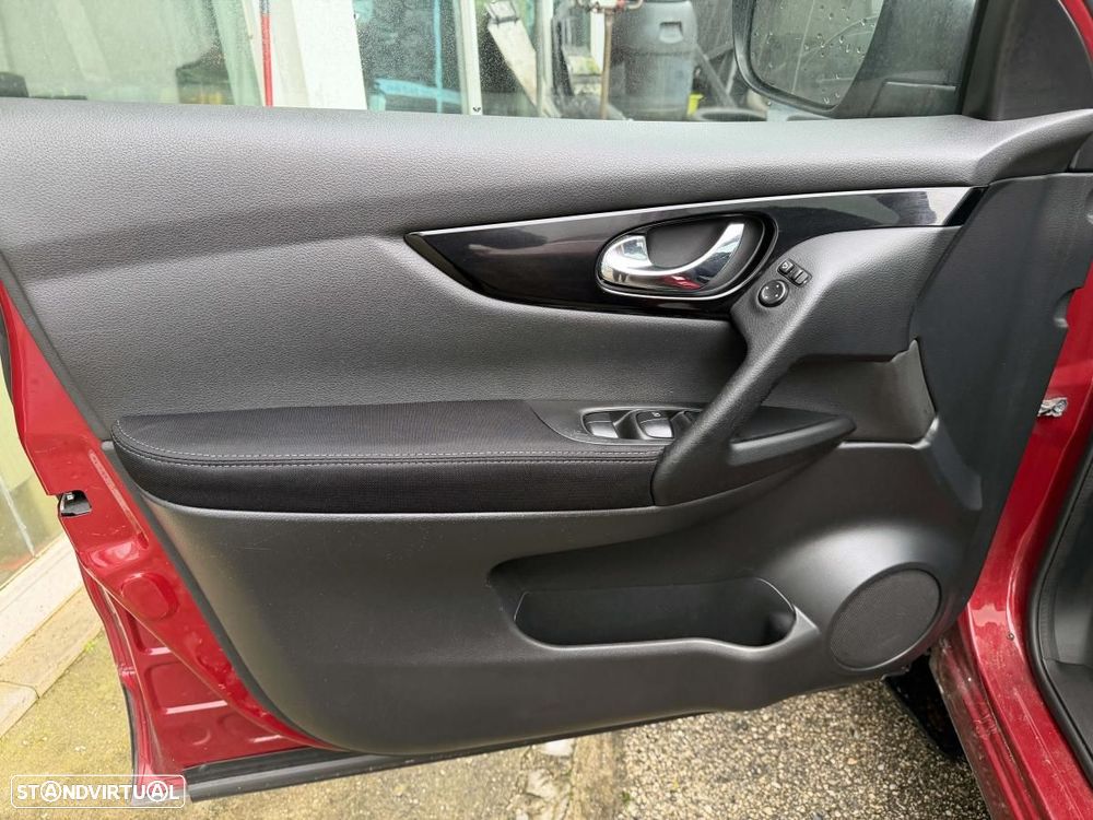 Nissan Qashqai 1.5 dCi N-Connecta 18 - 12